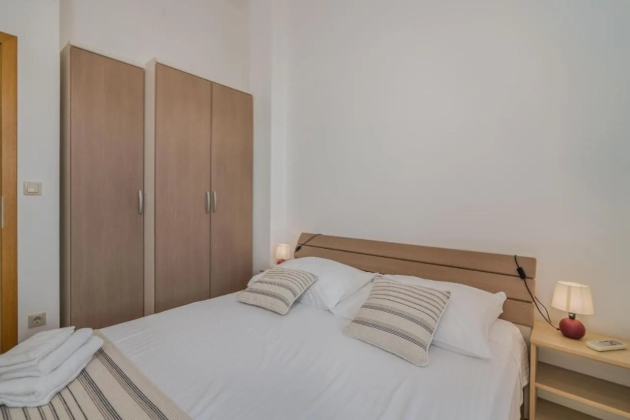 Apartments Celeste Klimno 0*,  Kroatië