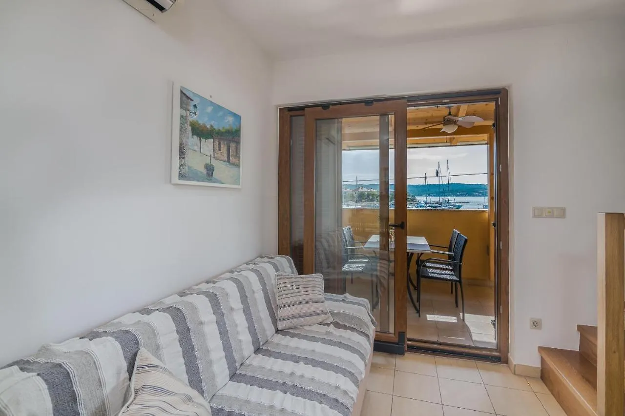 Apartments Celeste Klimno 0*,  Kroatië